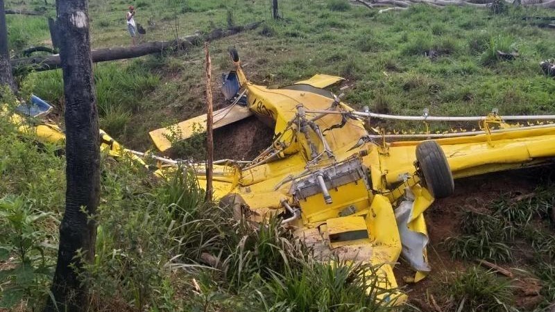 Além de piloto, passageiro também morreu em queda de avião agrícola