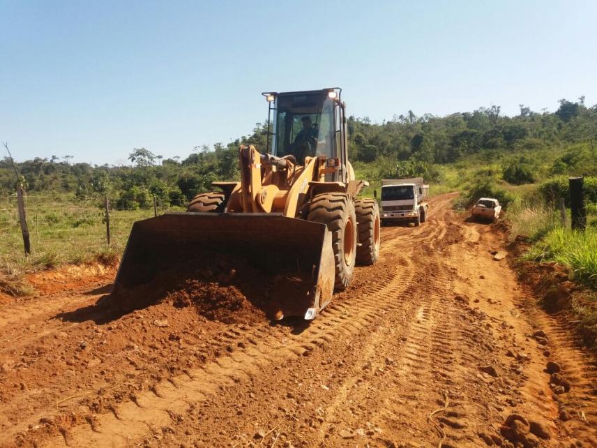 Equipes de obras trabalham na recuperação das estradas em União do Norte e Serra do Iriri