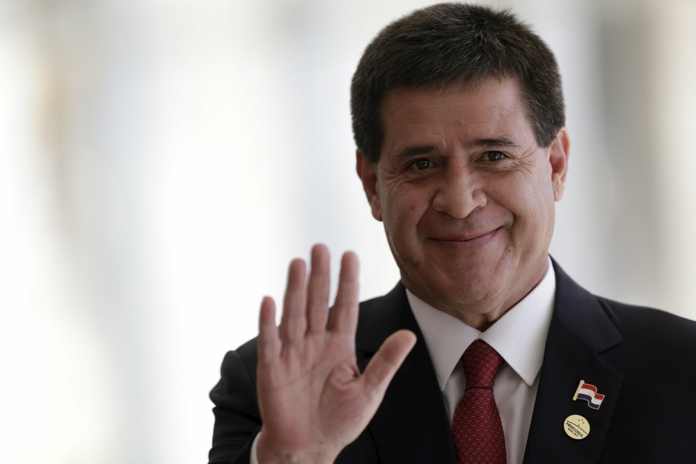 Senador eleito, Horácio Cartes renuncia à presidência do Paraguai