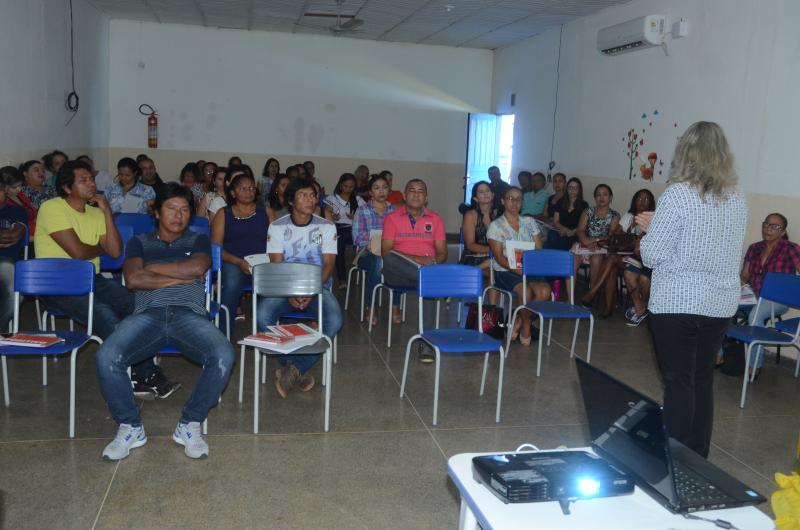 Professores recebem capacitação do Sistema Aprende Brasil da editora Positivo