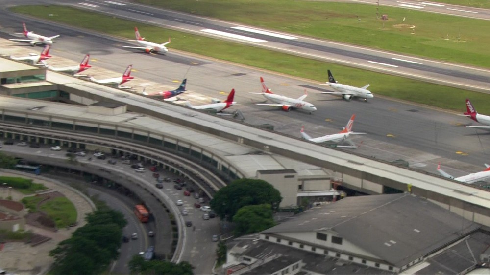 Congonhas e mais 4 aeroportos só têm combustível para hoje, diz Infraero