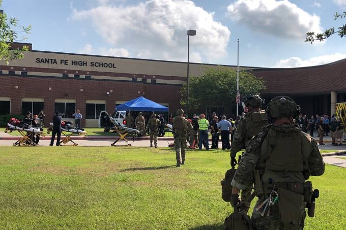 Ataque em escola no Texas deixa pelo menos dez mortos, diz polícia