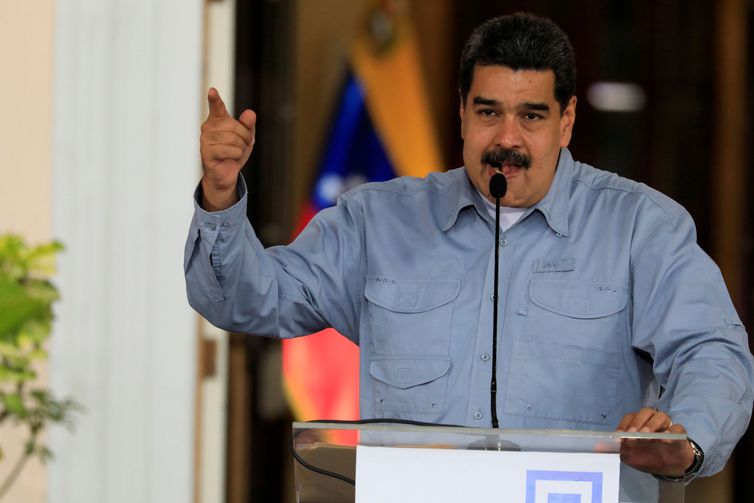 Maduro é reeleito em eleição questionada pela oposição