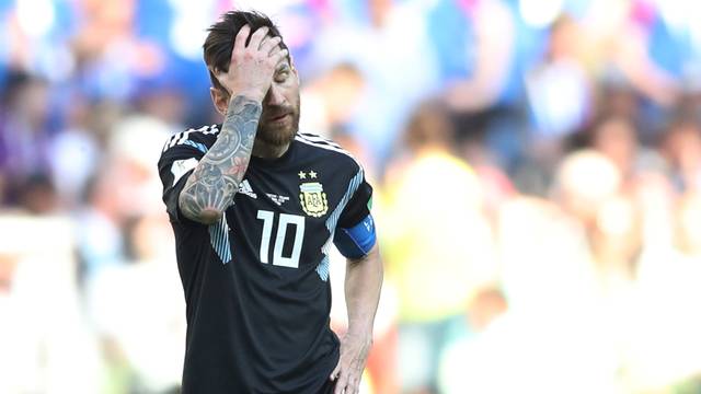 Messi congela, Argentina esbarra em muralha de gelo e tropeça na Islândia
