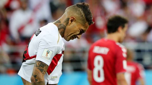 Dinamarca bate Peru em novo jogo com VAR (e erro de Cueva); Guerrero passa em branco