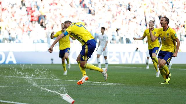 Com ajuda do árbitro de vídeo, Suécia vence a Coreia do Sul