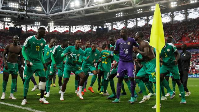 Senegal aproveita bobeiras da Polônia e vence em Moscou