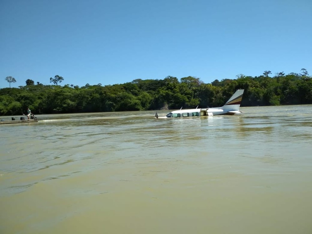 Avião que saiu de MT faz pouso forçado em rio do Pará