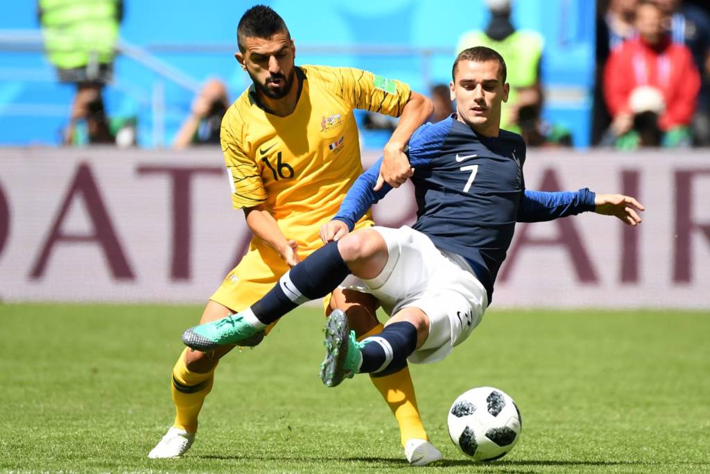 Com uso da tecnologia, França vence Austrália em jogo que entra para a história das Copas