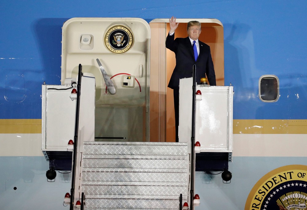 Trump chega a Singapura às vésperas de encontro com Kim Jong-un