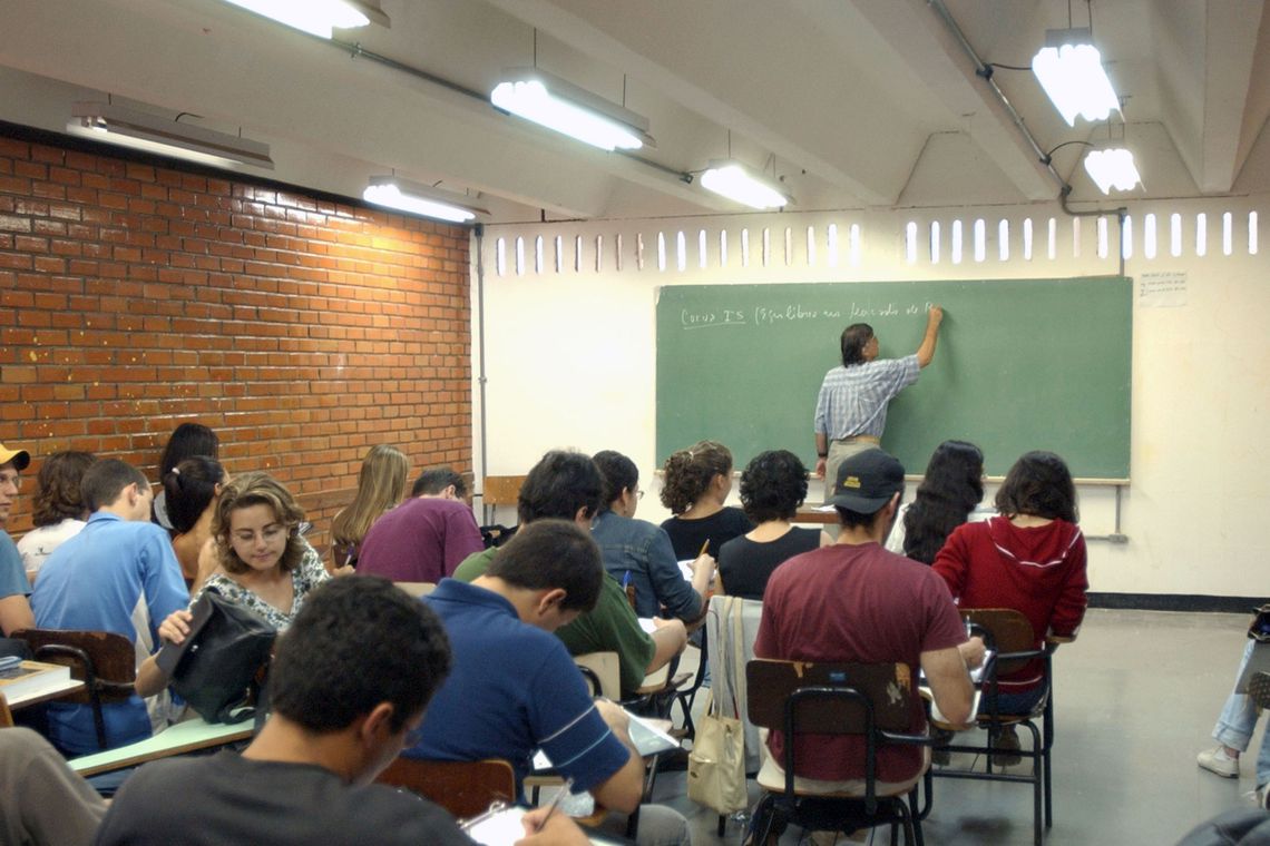 Brasil tem dificuldade de atrair jovens para a carreira de professor