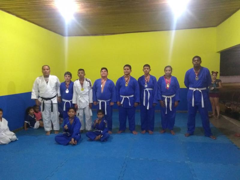 Equipe de judô de Peixoto conquista 18 medalhas em campeonato em Itaúba