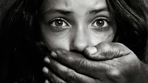 Mulheres e meninas são as principais vítimas de tráfico humano