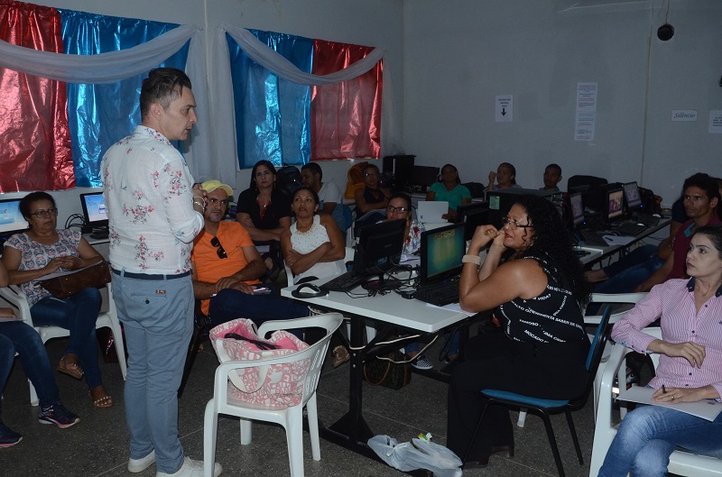 Mais de 40 profissionais da educação de Peixoto participaram da Formação Sistema POSITIVO Aprende Brasil