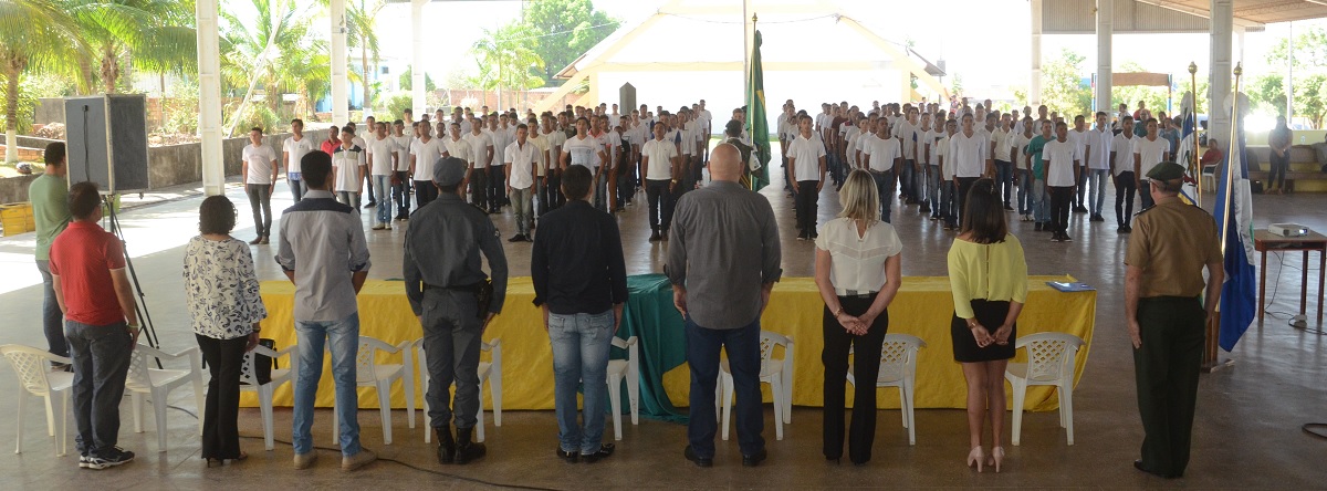 150 jovens realizam Juramento à Bandeira em Peixoto de Azevedo