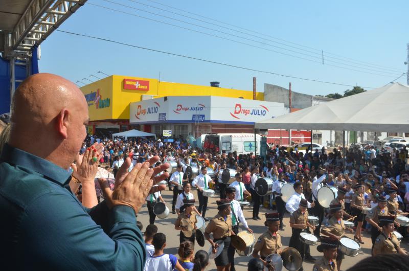 Peixoto de Azevedo realizou desfile cívico de Sete de Setembro com grande presença da população