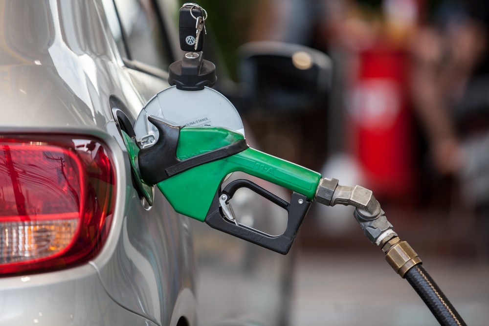 Preço médio da gasolina e do diesel sobe nas bombas, diz ANP