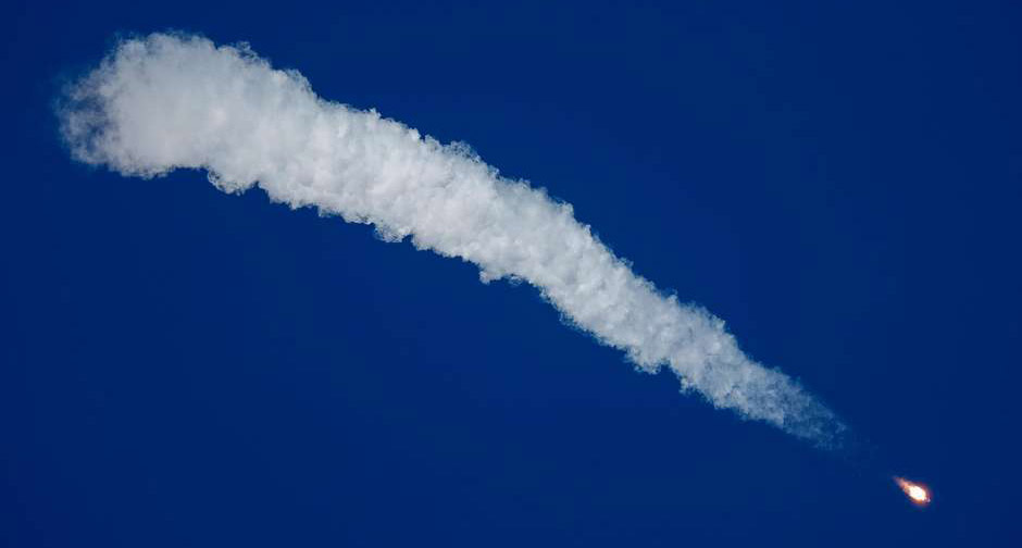 Foguete russo falha durante voo para o espaço; tripulação pousa em segurança