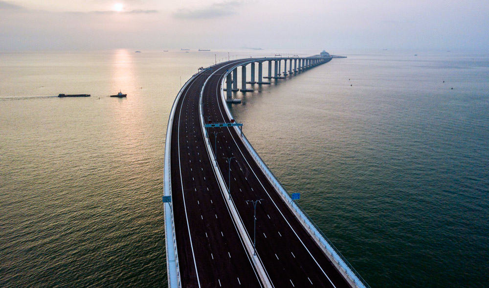 China inaugura maior ponte marítima do mundo com números assombrosos