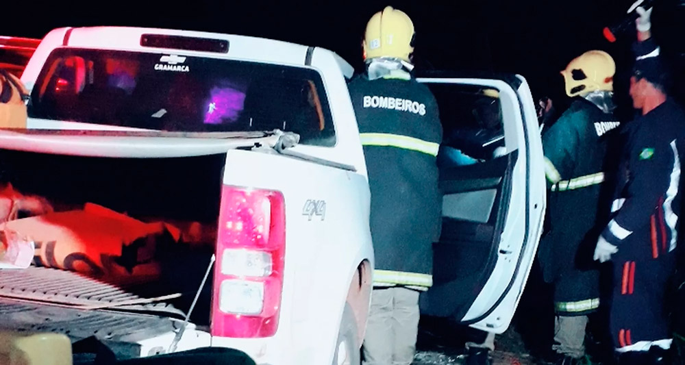 Acidente entre caminhonete da Justiça Eleitoral que transportava urnas e caminhão deixa 8 pessoas feridas