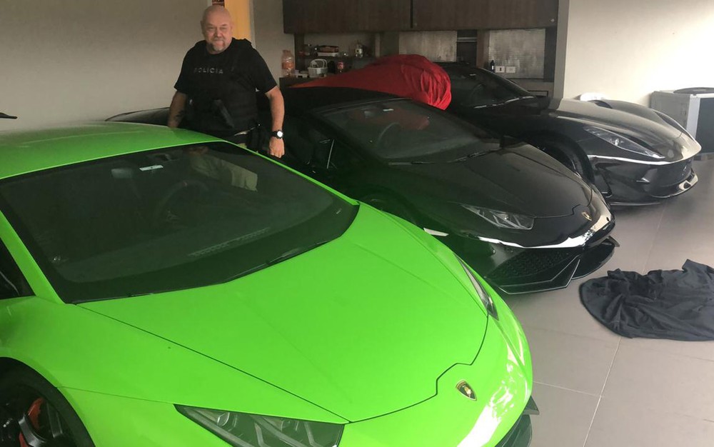 Polícia apreende Ferrari e outros carros de luxo em ação contra fraudes bancárias