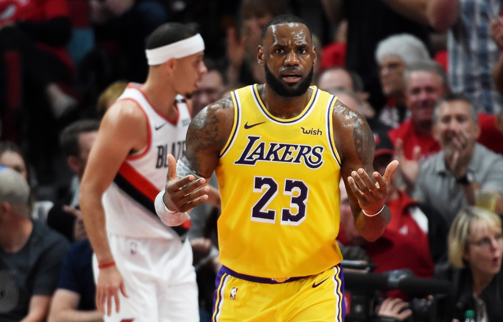 LeBron não evita queda na estreia, e Lakers se tornam mais fregueses dos Blazers