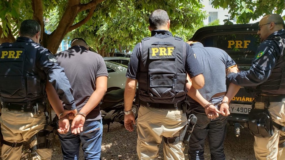 Policial militar é preso pela PRF com 48 quilos de maconha
