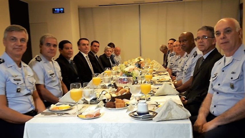 Bolsonaro se reúne com comandante da Aeronáutica em Brasília