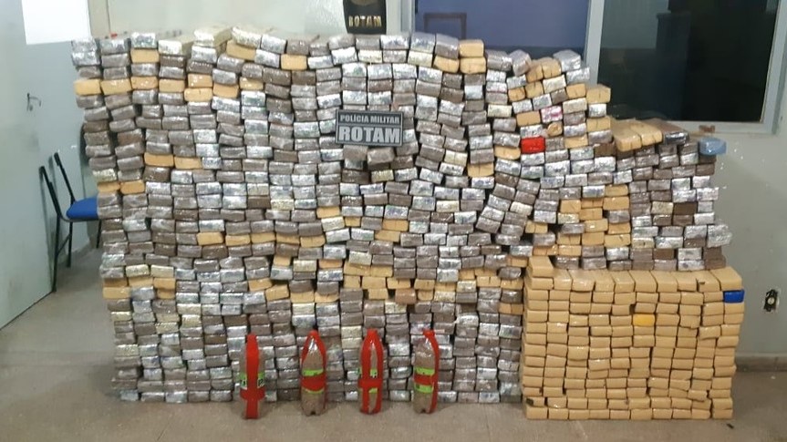 Jovens são detidos em MT com 781 tabletes de maconha comprados no Paraguai
