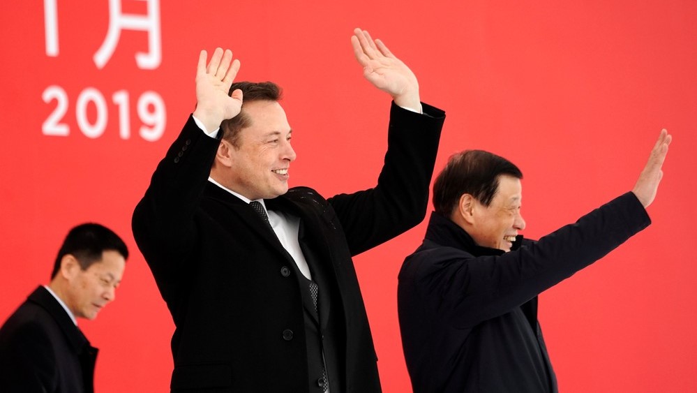Elon Musk anuncia produção de carro inédito da Tesla na China