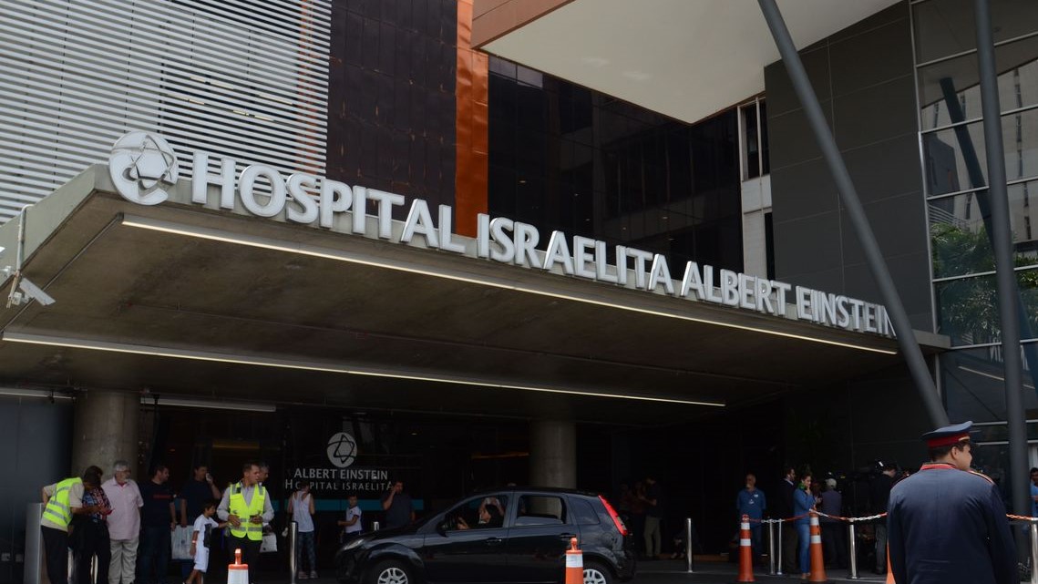 Três dias após cirurgia, Bolsonaro faz exercícios físicos no hospital