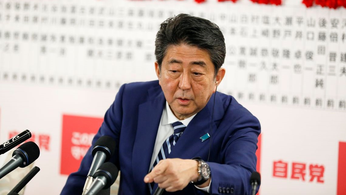 Premiê japonês pede investigação de casos suspeitos de abuso infantil