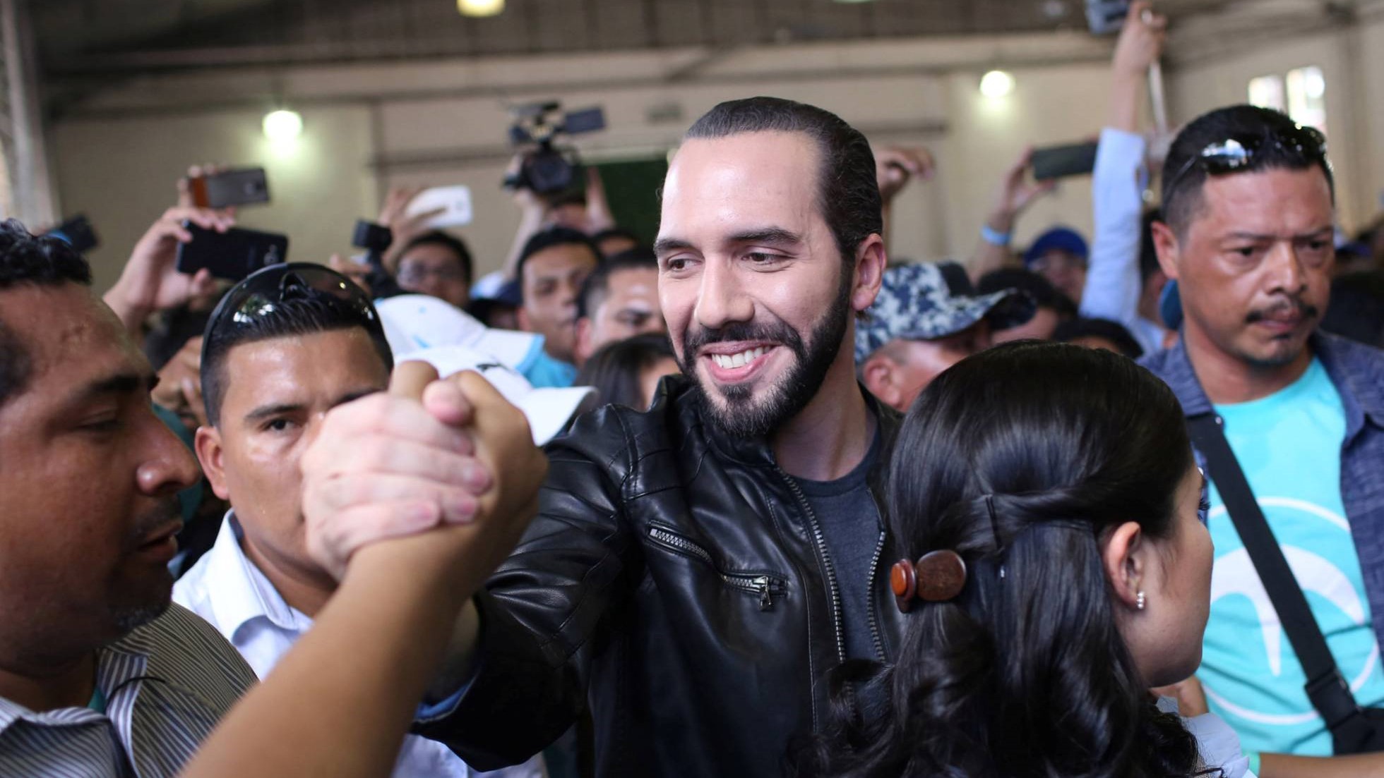 ‘Tsunami Bukele’ se torna o presidente mais jovem de El Salvador