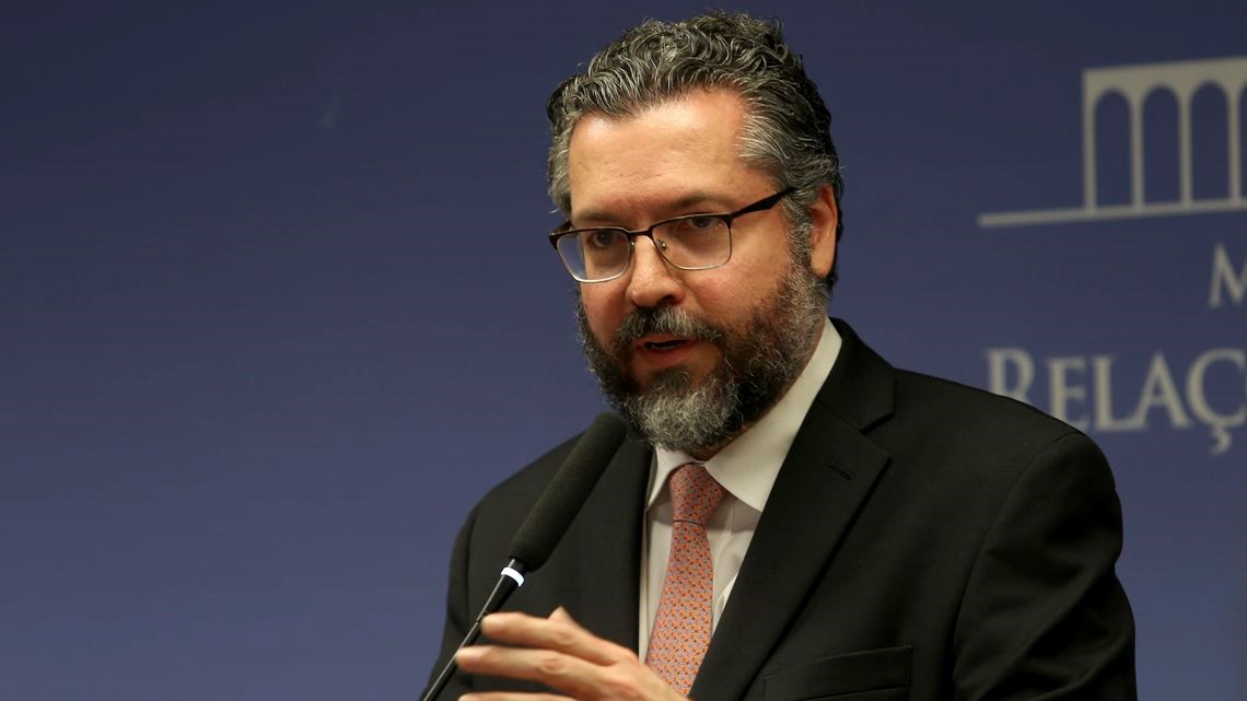 Brasil está pronto para atuar pela paz no Oriente Médio, diz Araújo