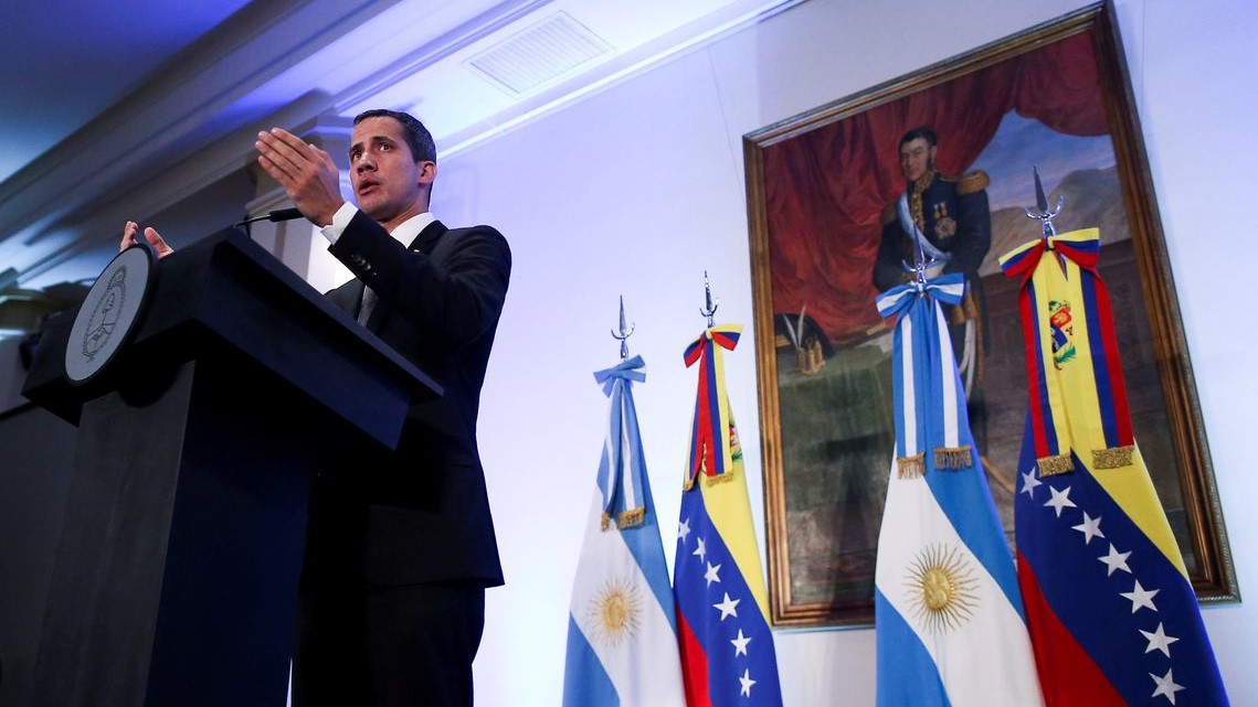 Em Buenos Aires, Guaidó defende mobilização em favor da democracia