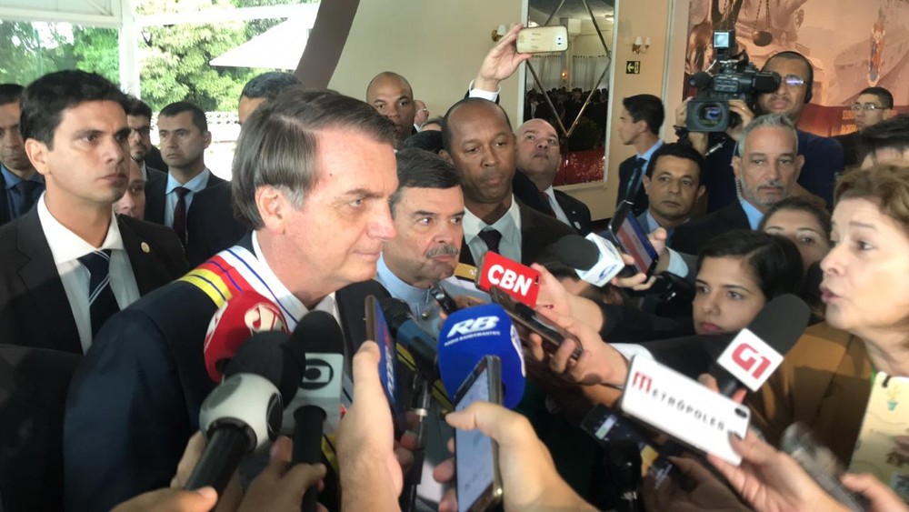 'Página virada', diz Bolsonaro sobre crise com Rodrigo Maia