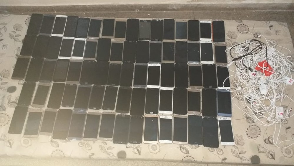 Agentes encontram 70 celulares em forro da sala de costura em penitenciária de Cuiabá