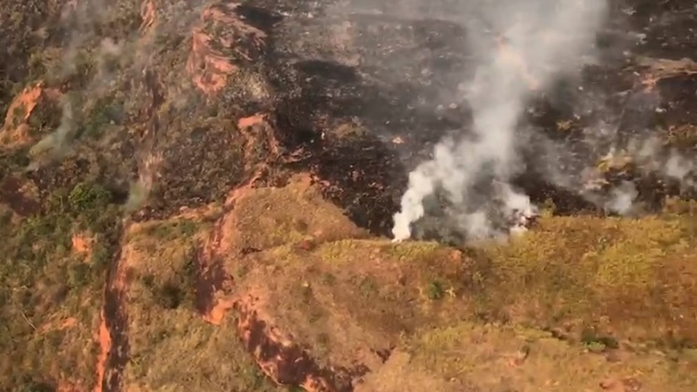 Incêndio destrói 4 mil hectares de vegetação na Serra da Petrovina em MT
