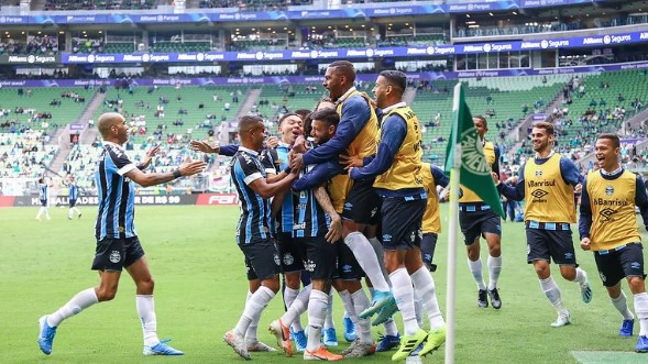 Palmeiras perde em casa pro Grêmio e Flamengo é campeão brasileiro