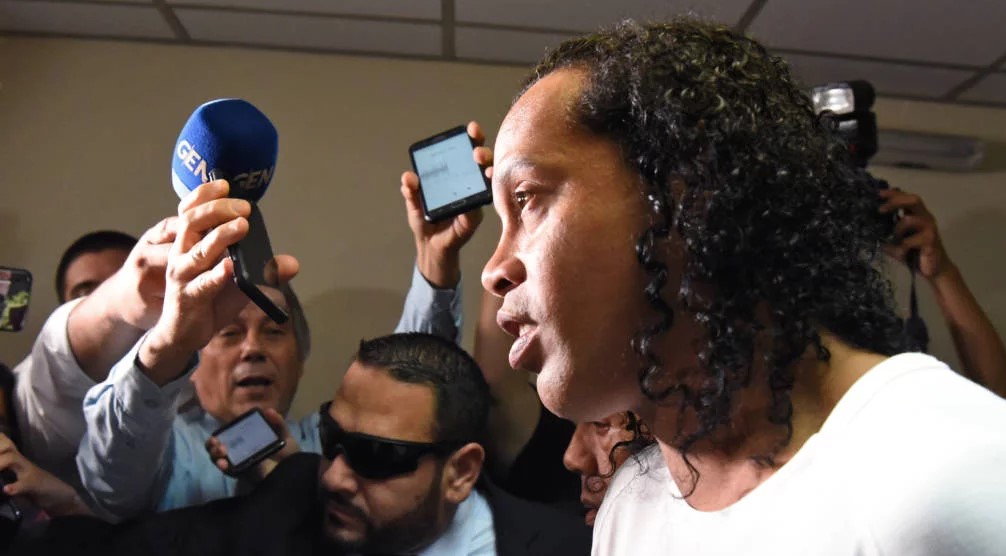 Justiça paraguaia recusa transferência de Ronaldinho para prisão domiciliar