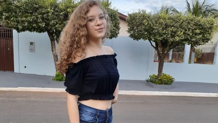 Adolescente de 15 anos diz à polícia que matou menina de 13 anos com golpe 'mata-leão' e tijolada
