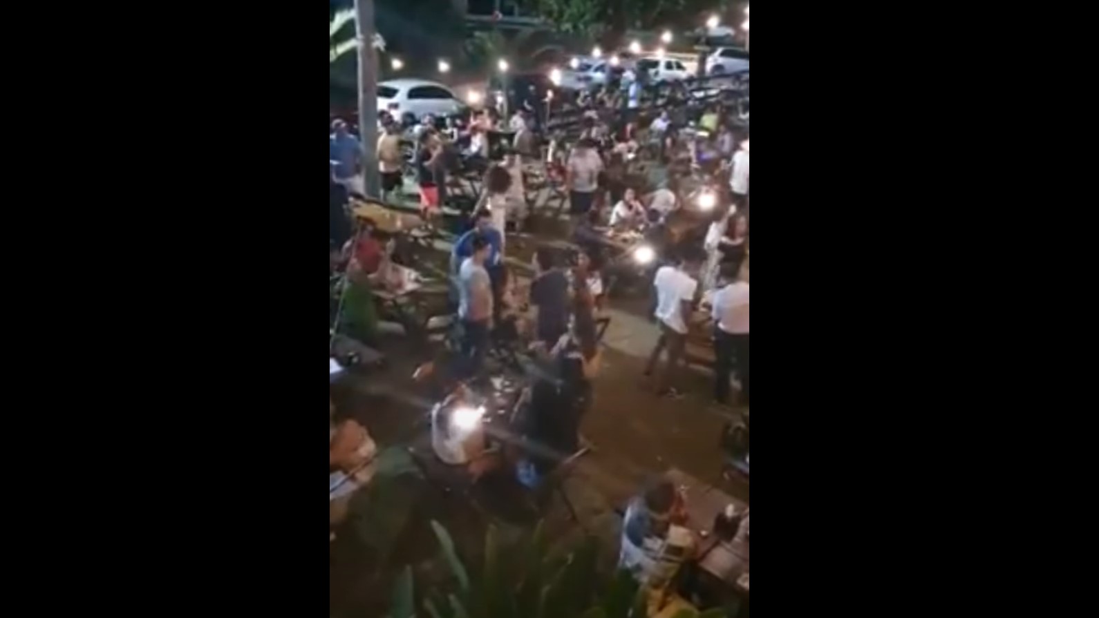Vídeo flagra aglomeração em bar frequentado por universitários em MT