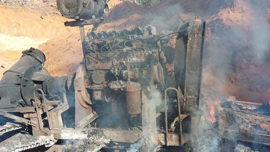 Policiais descobrem garimpo ilegal e destroem motores no Nortão