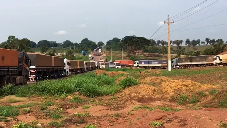 Índios mantém pelo 5º dia bloqueio nas BR-163 e 230 no Pará