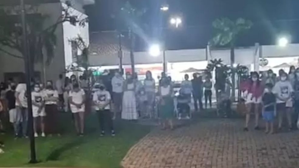Família e amigos de Isabele fazem carreata em Cuiabá e pedem que justiça seja mantida