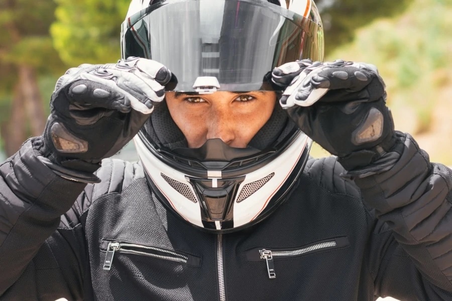 Nova lei de trânsito: o que muda sobre o uso da viseira por motociclistas
