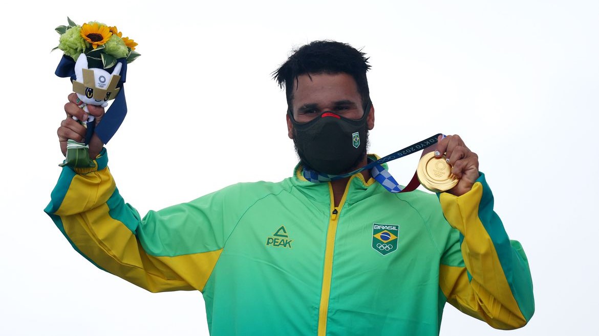 Brasil ganha ouro no surfe e bronze na natação