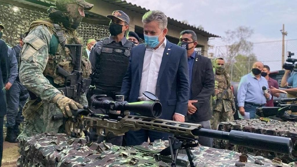 Governador participa de troca de comando do Bope e entrega novos fuzis à snipers da PM