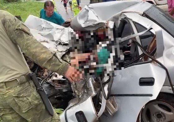 Casal morre e criança fica ferida em colisão entre Corsa Classic e ônibus; veja vídeo