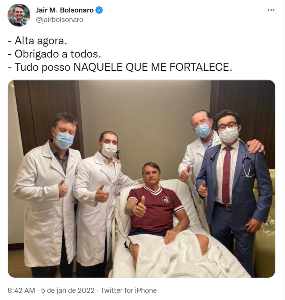 Bolsonaro diz que teve alta após internação por obstrução intestinal